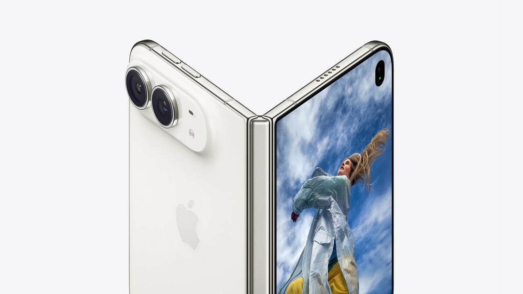 iPhone Duo раскрыт под углом: видны экран, корпус и шарнир
